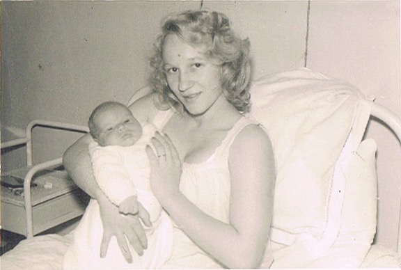 Mariska met eerste zoon, 1961