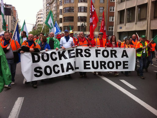 Gunther (tweede van links) op een internationale betoging in Brussel (2014)