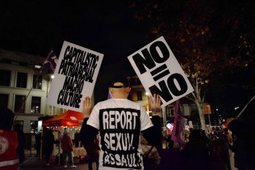 Betogers tijdens protest tegen seksisme en LGBTQI+ geweld