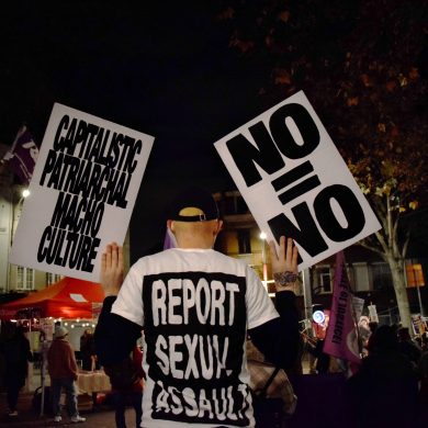 Betogers tijdens protest tegen seksisme en LGBTQI+ geweld