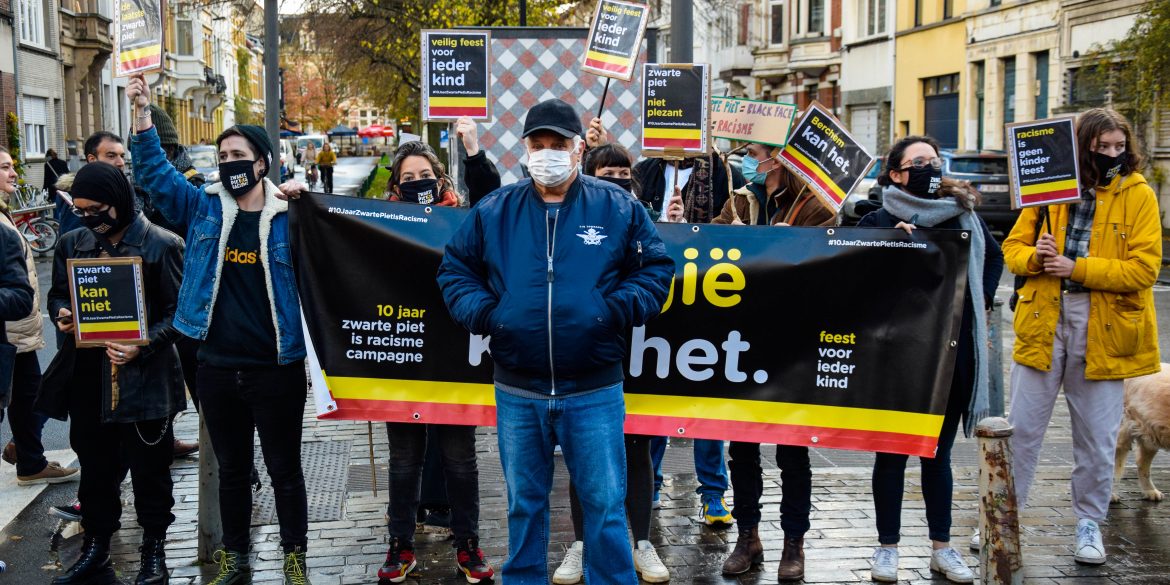 Demonstranten tegen Zwarte Piet in Antwerpen.