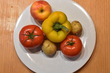 bord met groenten