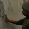 Afrikaanse kunstenares plakt tekening op muur in WZC Olijftak