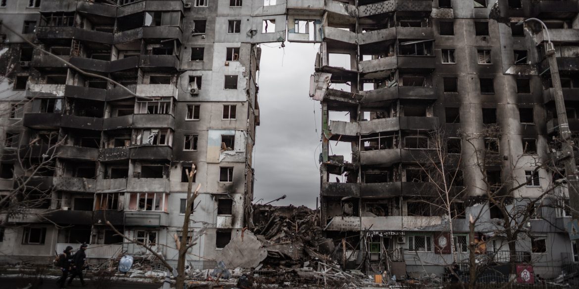 gebombardeerd gebouw in Oekraïne