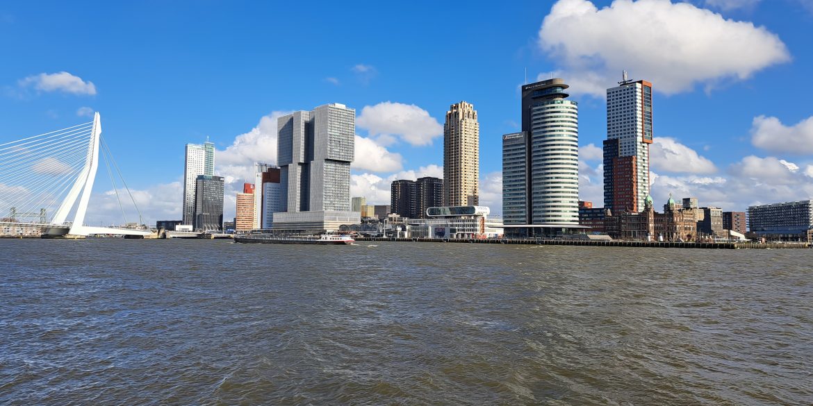 Haven Rotterdam skyline