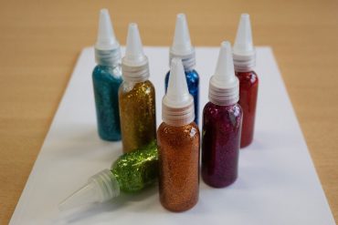 foto van glitter dat microplastics bevat