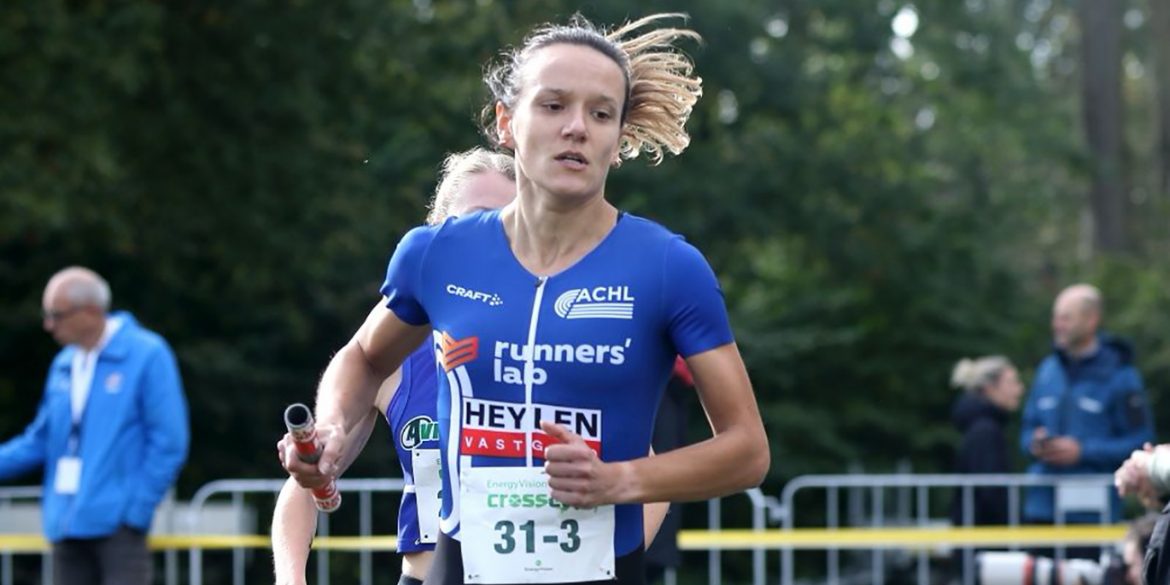 Veldloopster Sofie Van Accom tijdens een wedstrijd