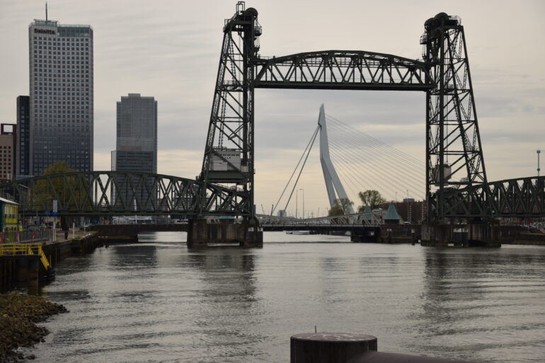 Erasmusbrug vanuit Feijenoord