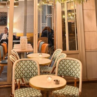 Foto van een café op Avenue De La Bourdonnais