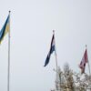 De Oekraïense vlag wappert aan het Eindhovense Stadhuis