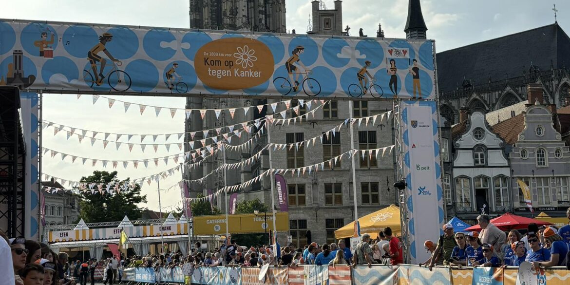De finish in Mechelen voor de fietsers van 1000 km voor Kom op tegen Kanker
