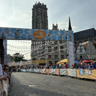 De finish in Mechelen voor de fietsers van 1000 km voor Kom op tegen Kanker