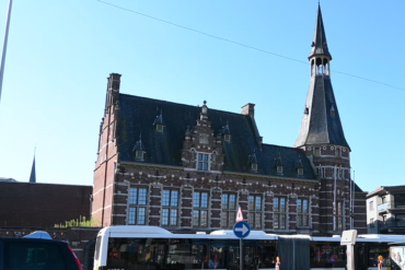 Foto gemeentehuis Schoten