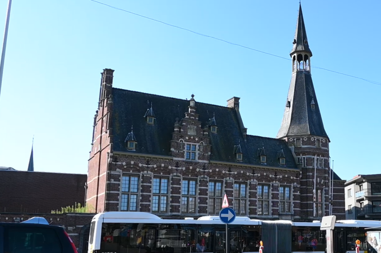 Foto gemeentehuis Schoten