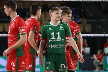 Volleyballer Martin Perin in actie