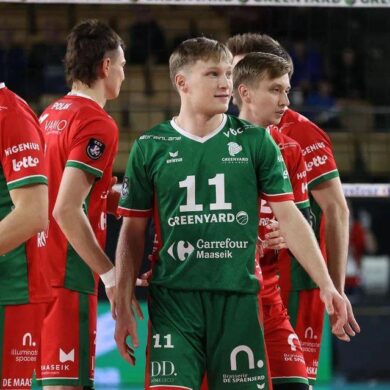 Volleyballer Martin Perin in actie