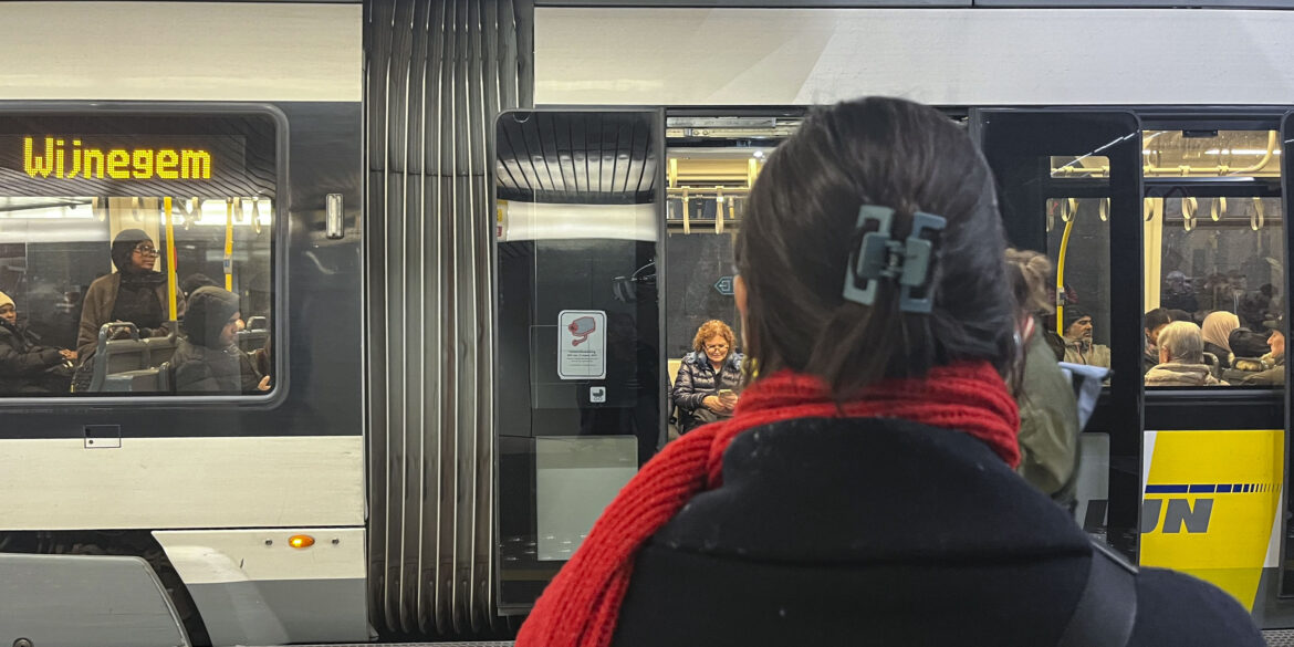 vrouw en metro