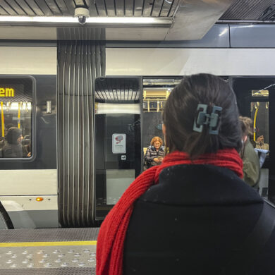 vrouw en metro