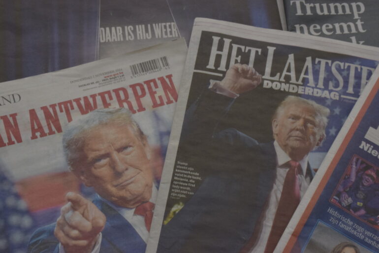 Foto trump op voorpagina's van kranten