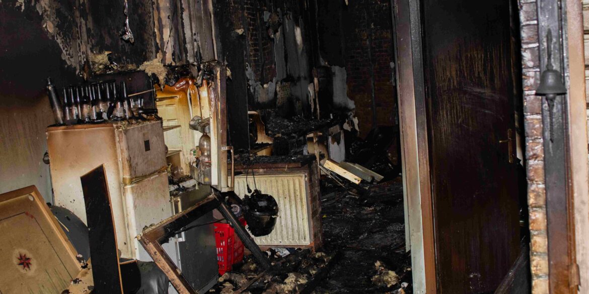 Uitgebrand gelijkvloers van een pand in Seefhoek