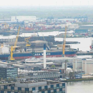 Boot in de haven van Rotterdam