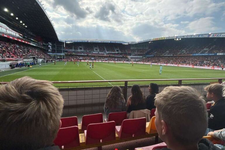 Voetbalwedstrijd in het AFAS Stadion van KV Mechelen tegen Sporting Charleroi op 18 mei 2025.