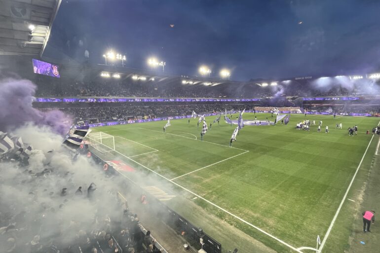 Een foto genomen door mezelf in het Lotto Park tijdens de show voor de match