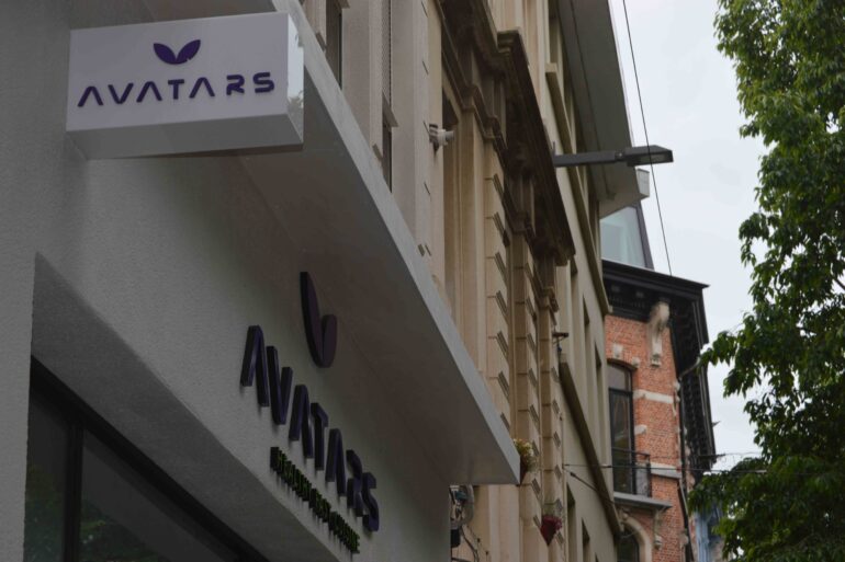 foto avatars in de Nationalestraat