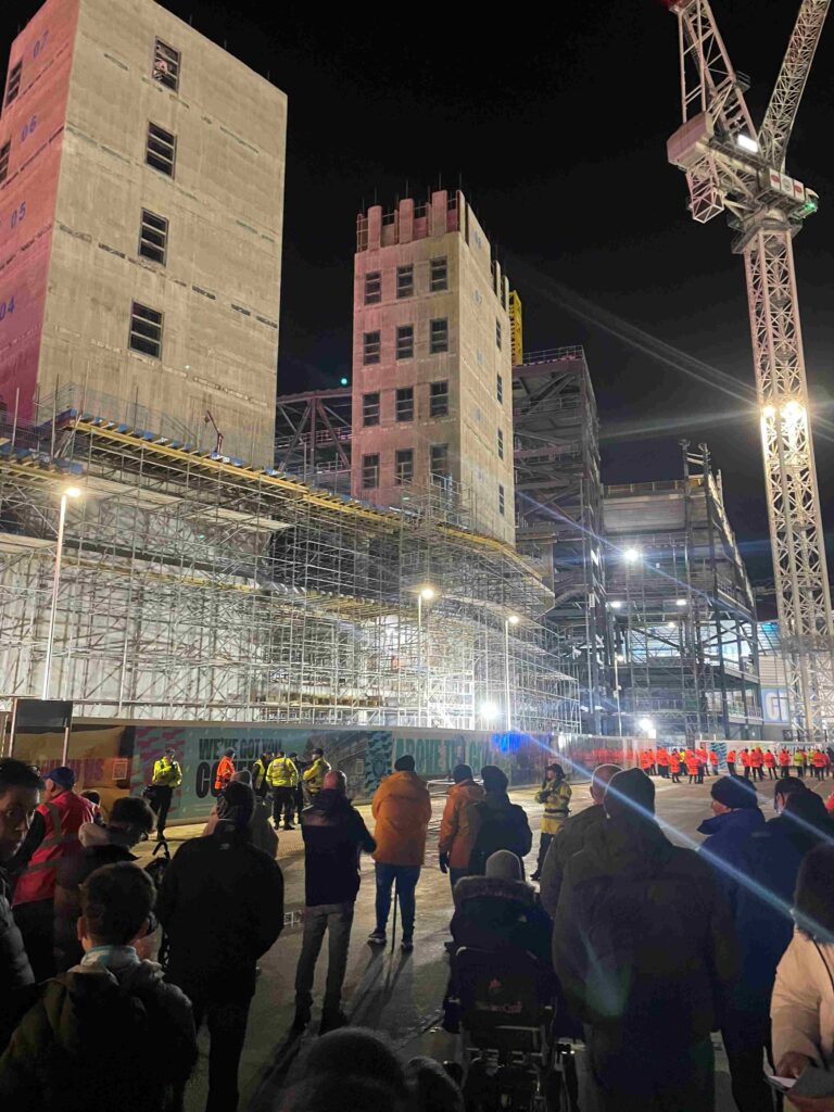 foto bewakers versperren weg naar stadion