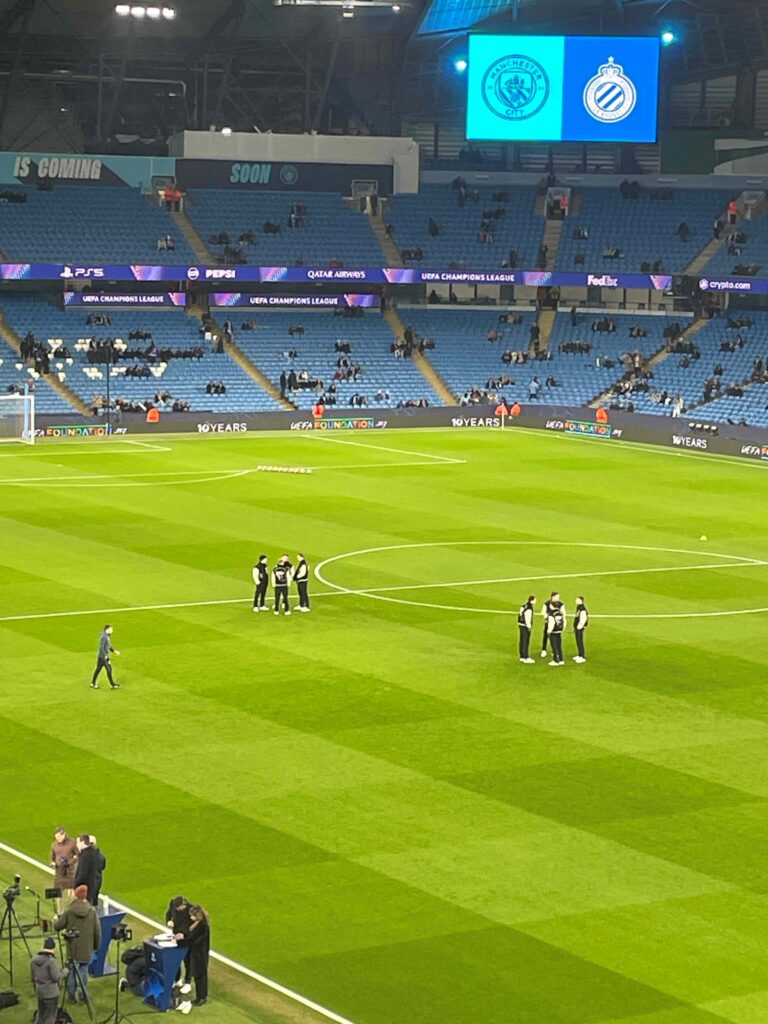 foto Clubspelers op het veld voor de wedstrijd