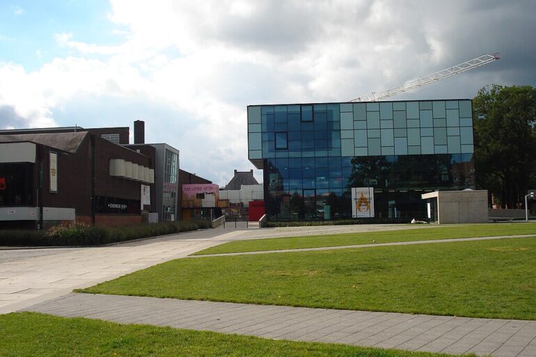 Leeg Warandeplein waar normaal de Runner's high zich plaatsvindt.