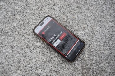 Telefoon met de website van 1212.