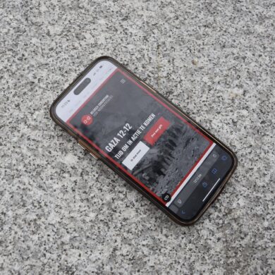 Telefoon met de website van 1212.