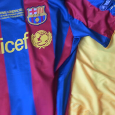 Barça shirt en Villarreal shirt naast elkaar