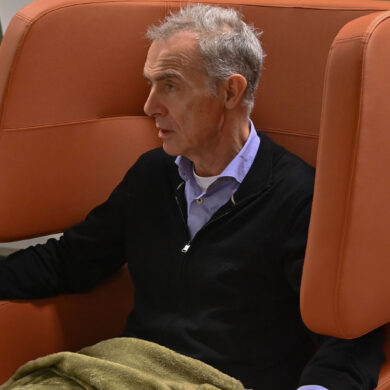 Persoon die thuis zit