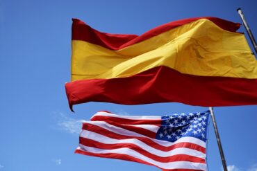 Spaanse vlag en Amerikaanse vlag