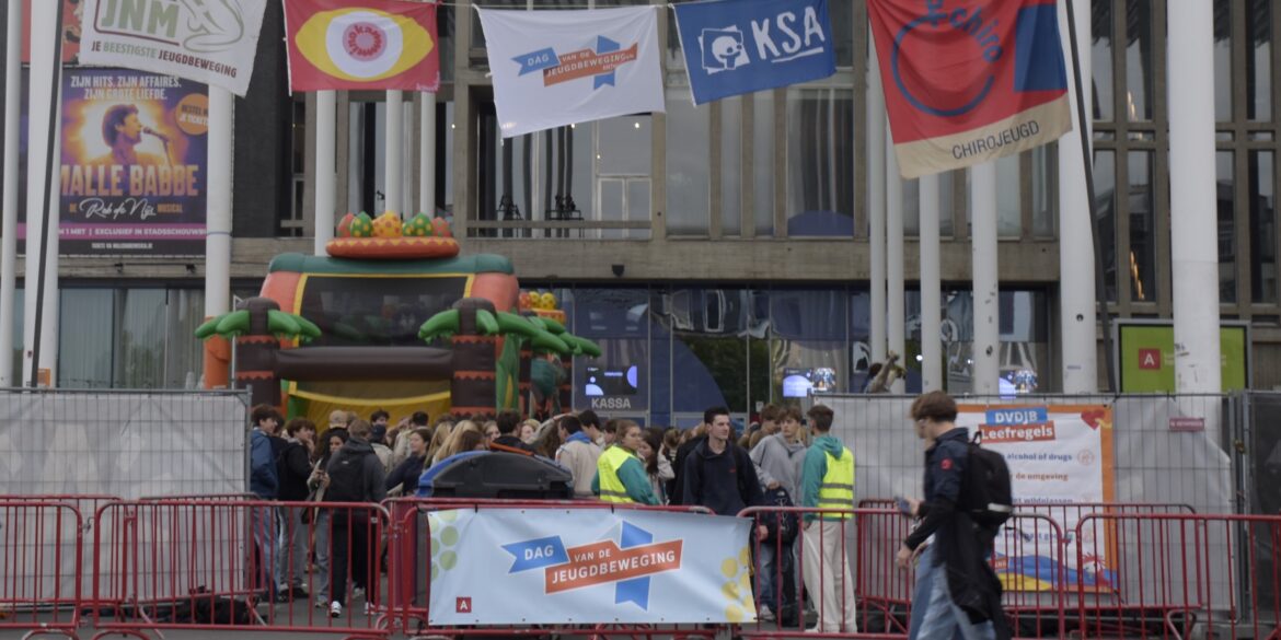 Liedjesbijjeugdbewegingen-EVELIENSTROOBANTS