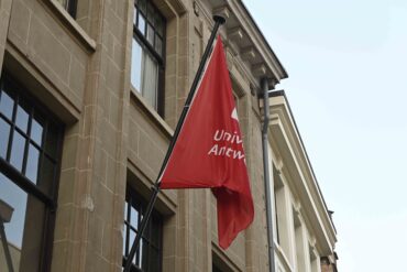 Vlag van de Universiteit van Antwerpen.