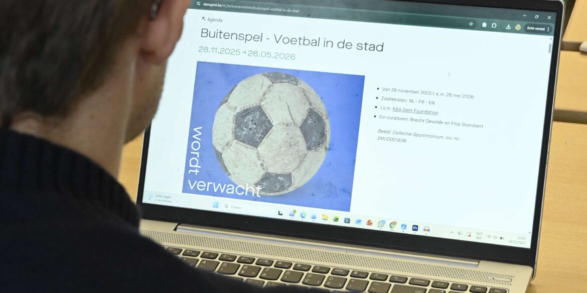Foto van de site van de expo: 'Buitenspel: Voetbal in de stad'