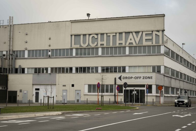Inkom van de luchthaven van Deurne