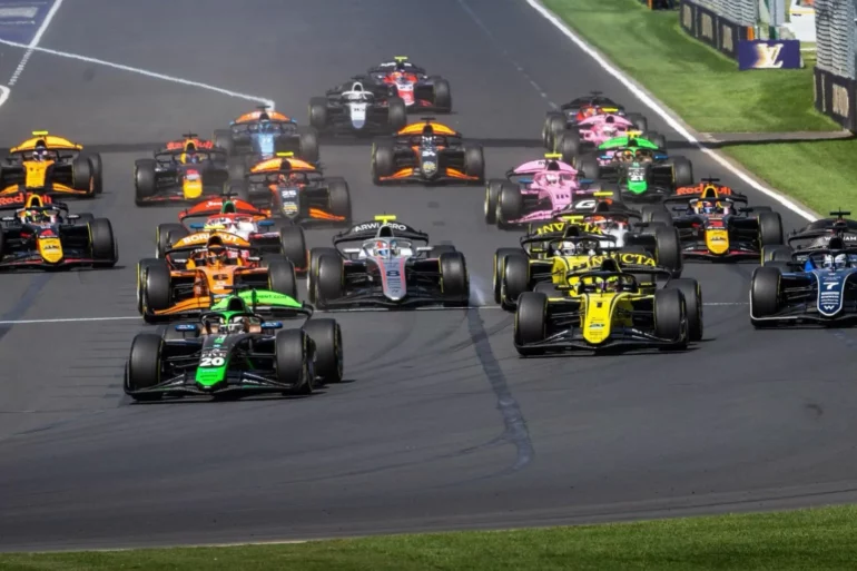 F2 start in Australië (bron: https://www.motorsportweek.com/2026/03/05/preview-f2-and-f3-begins-2026-in-melbourne/ )
