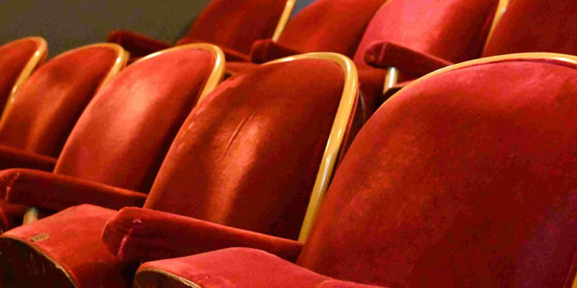 klapstoelen cinema, buurtcinema