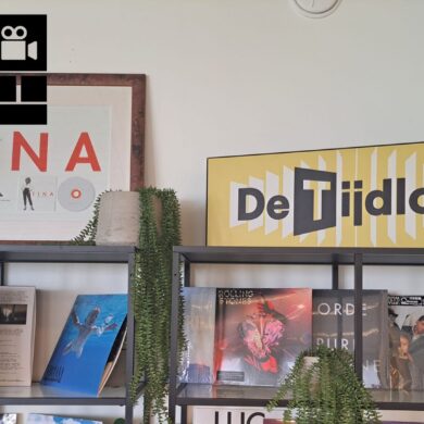 Een foto van de enige echte platenkast van 'De Tijdloze'