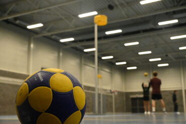 EK korfbal: afbeelding van een bal en de korf.