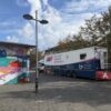 De Mammobiel van de Universiteit Antwerpen staat op het Sint-Jansplein on Antwerpen. Het is een oplegger van een vrachtwagen die is omgebouwd tot onderzoekscentrum voor borstkanker.