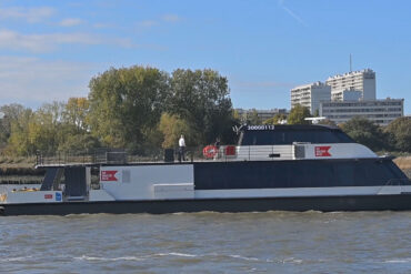 Waterbus op de Schelde