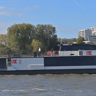 Waterbus op de Schelde